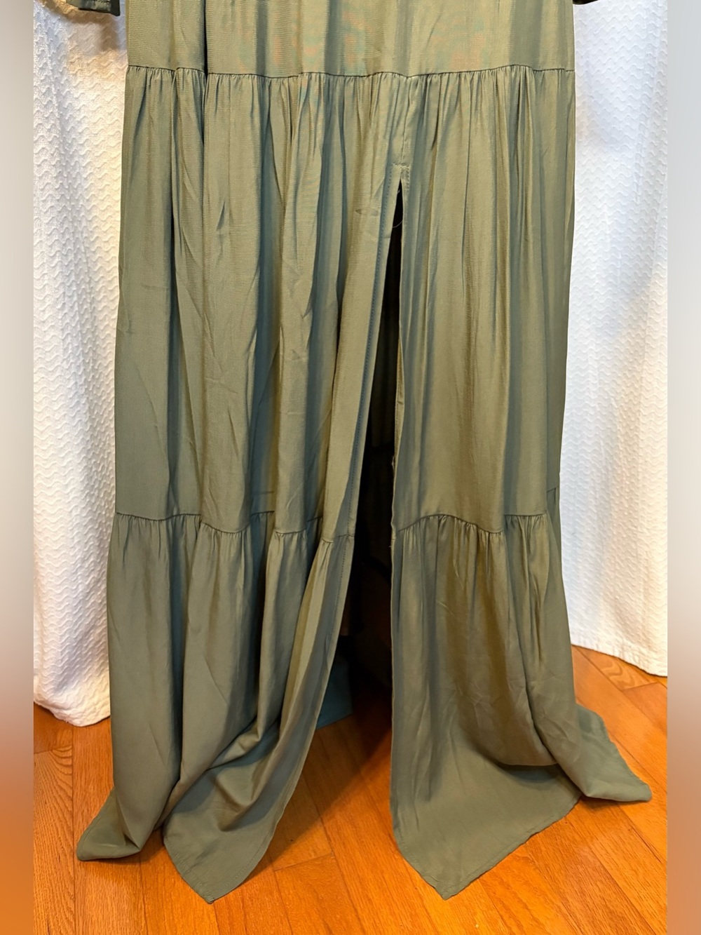 Zesica Off-shoulder, smock waist, tiered maxi dress. Size S - Picture 4 of 8